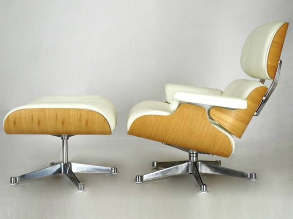 Eames Lounge chair - Light walnut