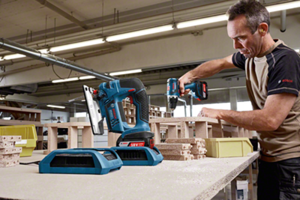 Bosch induction charger for building professionals: wireless tools now always ready to use